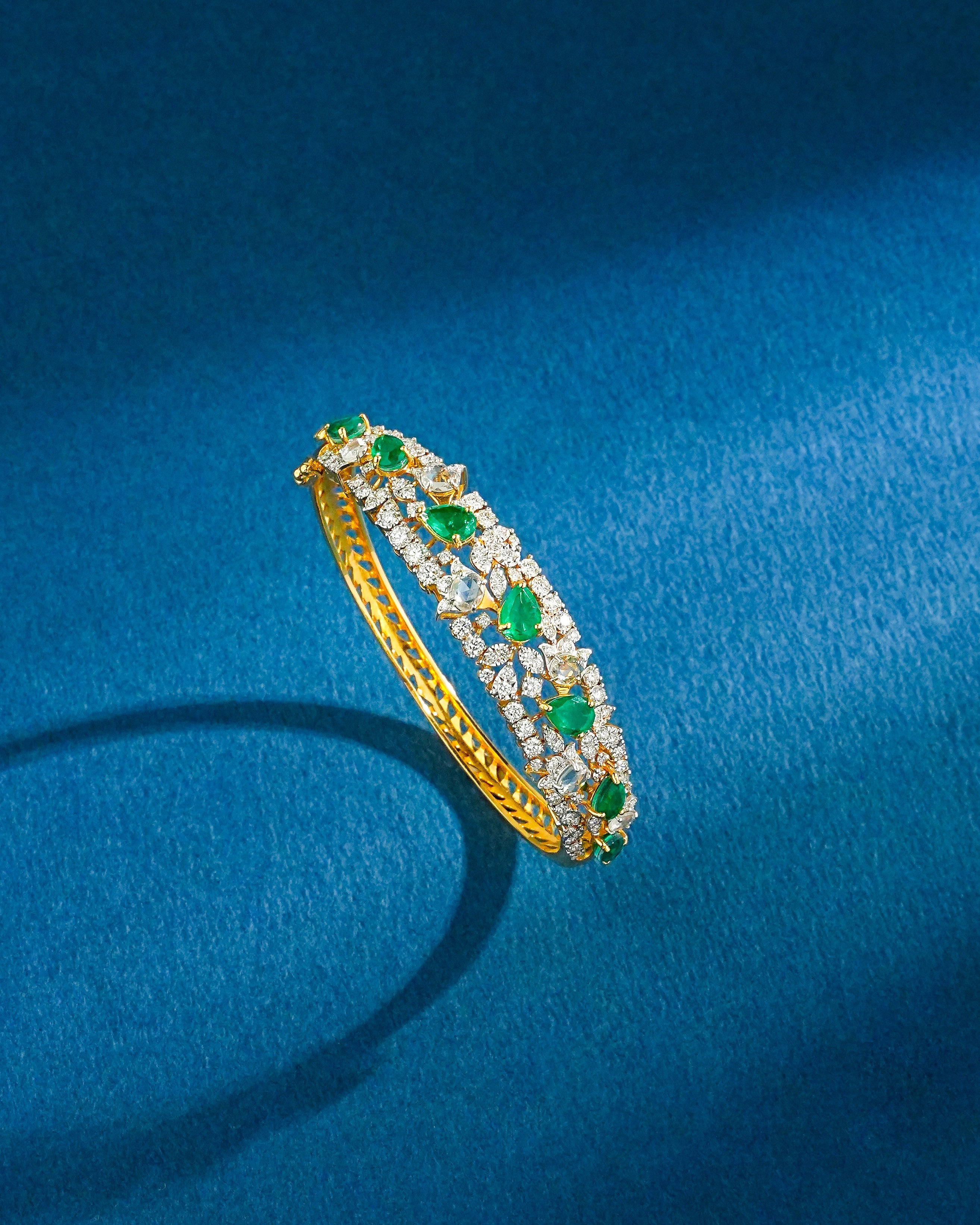 Savarna Diamond Bangle