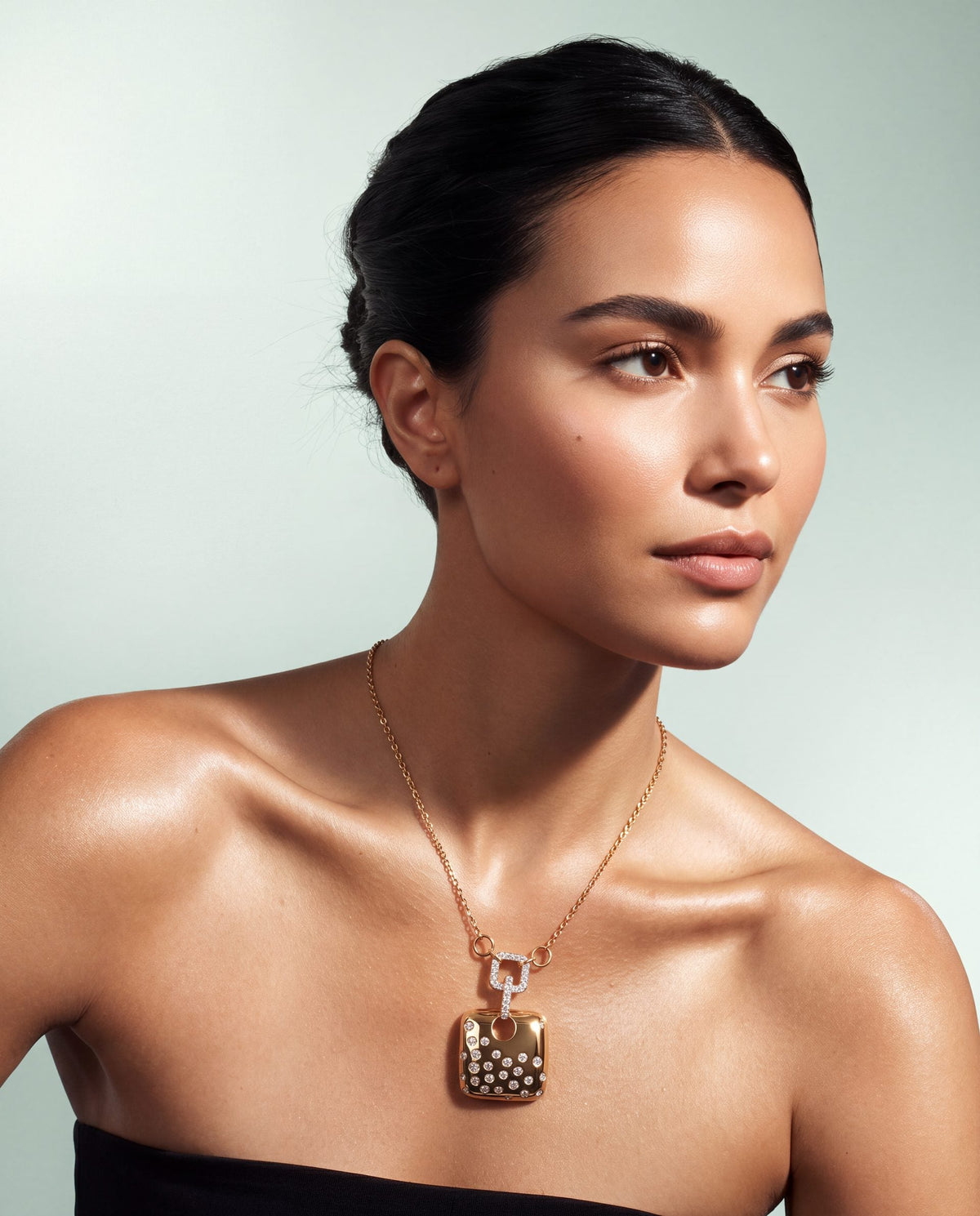 Anvi Diamond Pendant