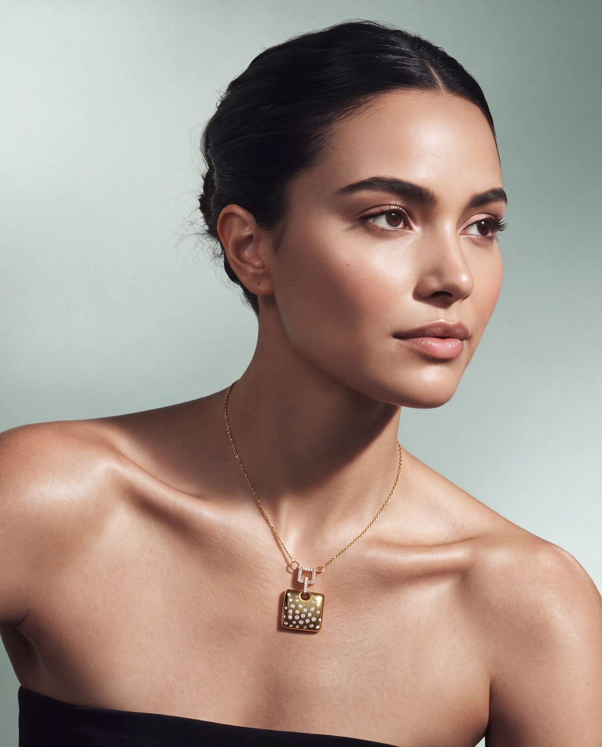 Anvi Diamond Pendant