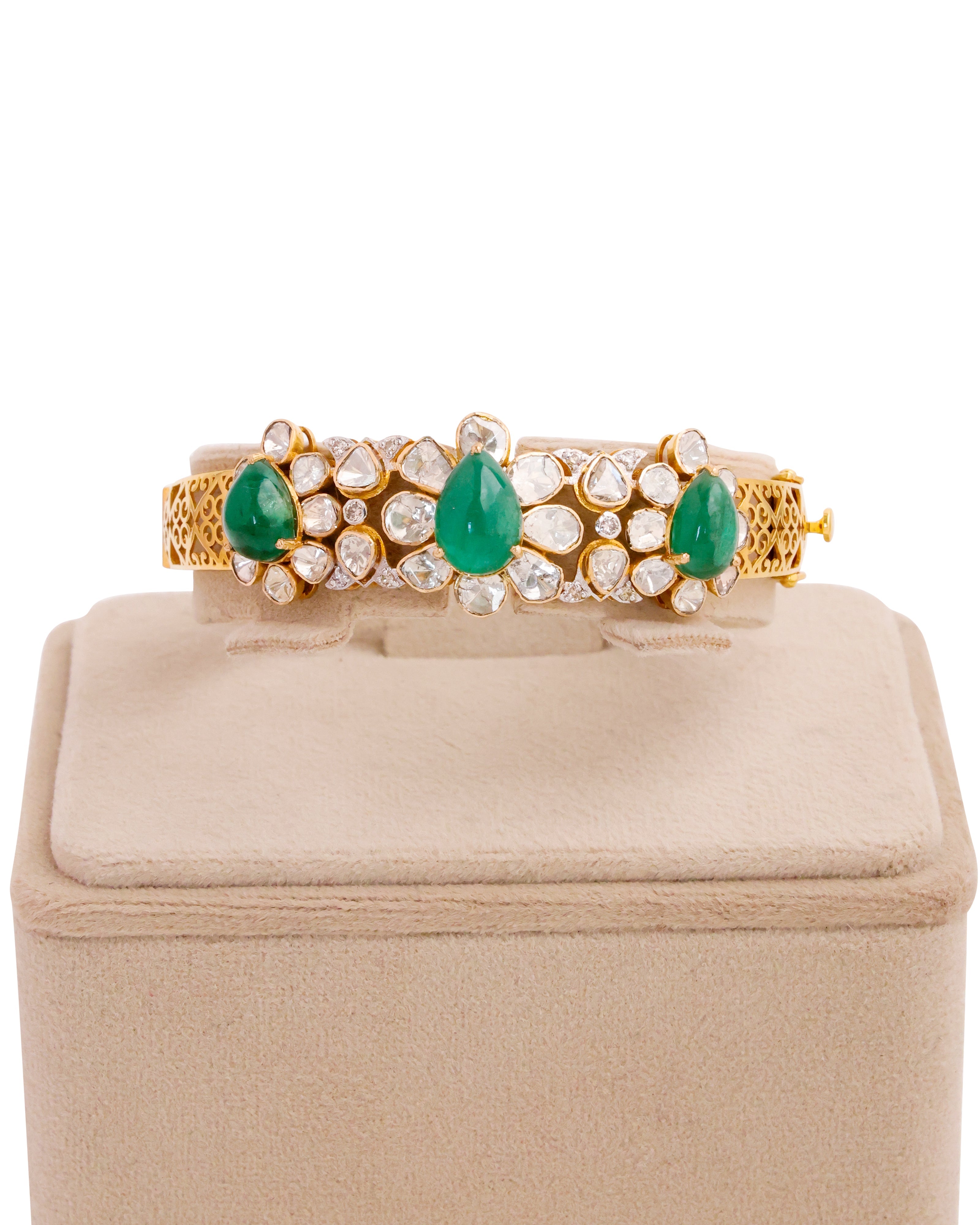 Manika Polki And Diamond Bangle