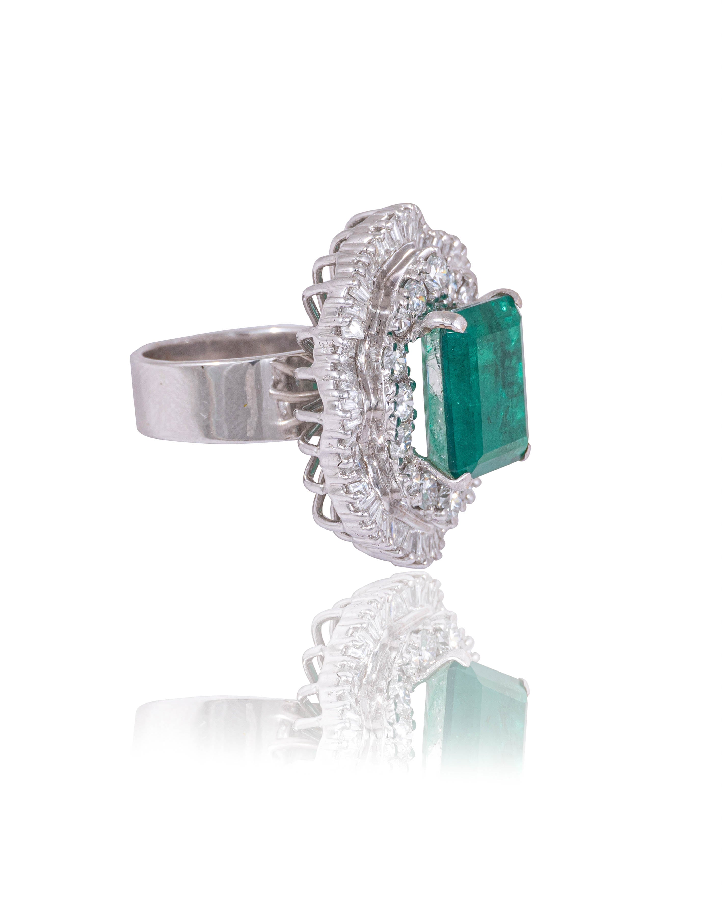 Dakshika Diamond Ring