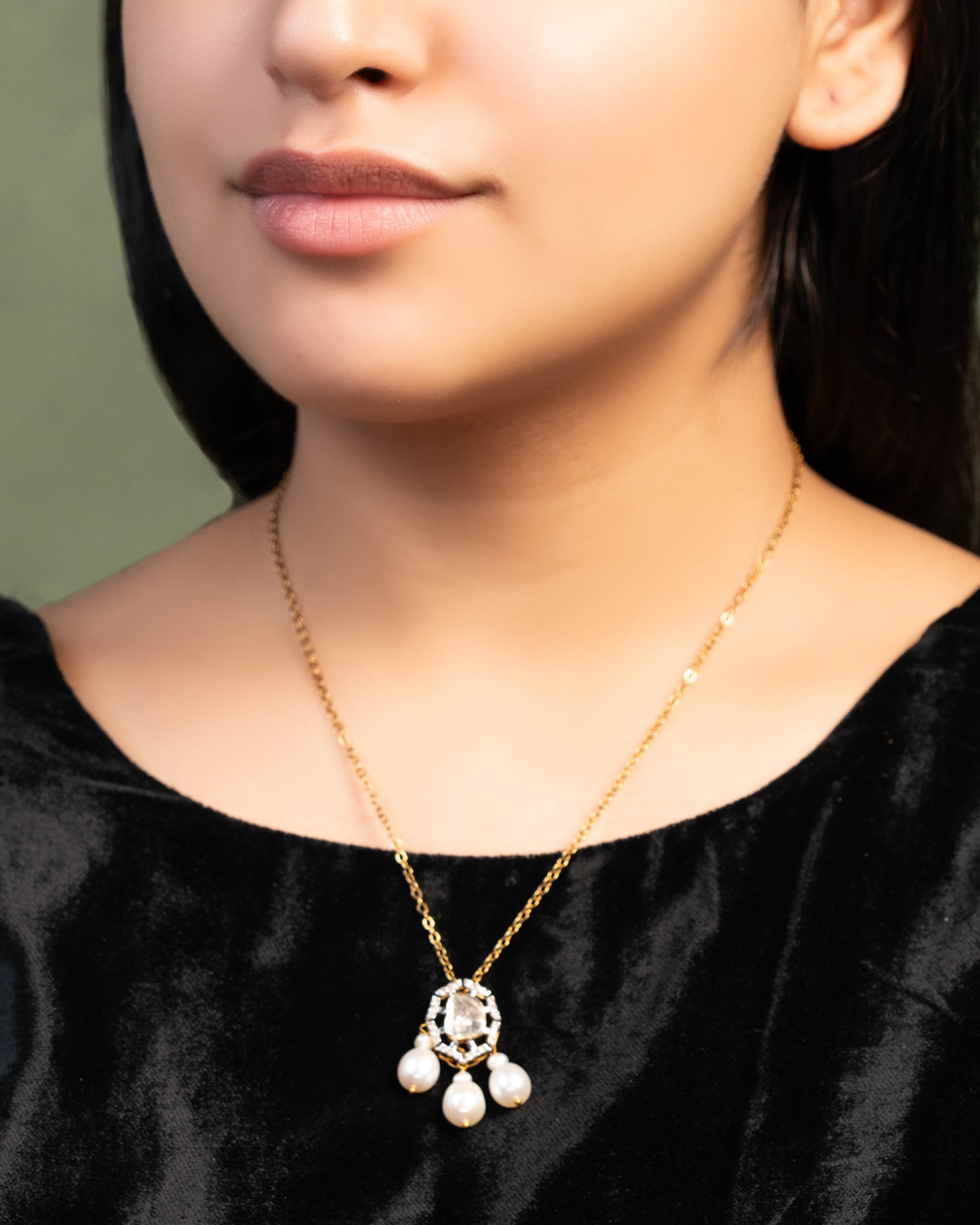 Pariniti Pendant And Ojasvi Tops Polki And Diamond Set