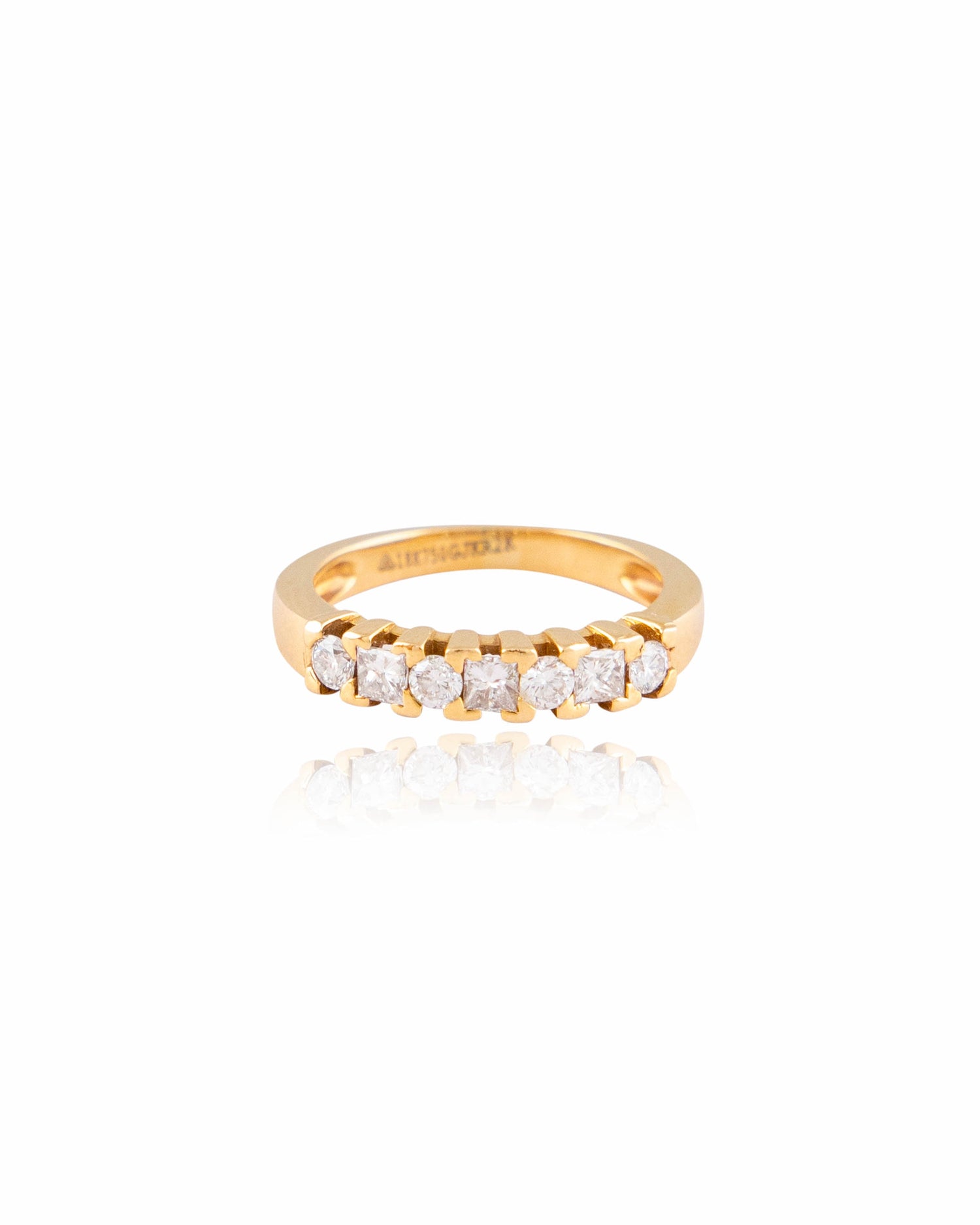18kt gold ring for women with natural diamond 