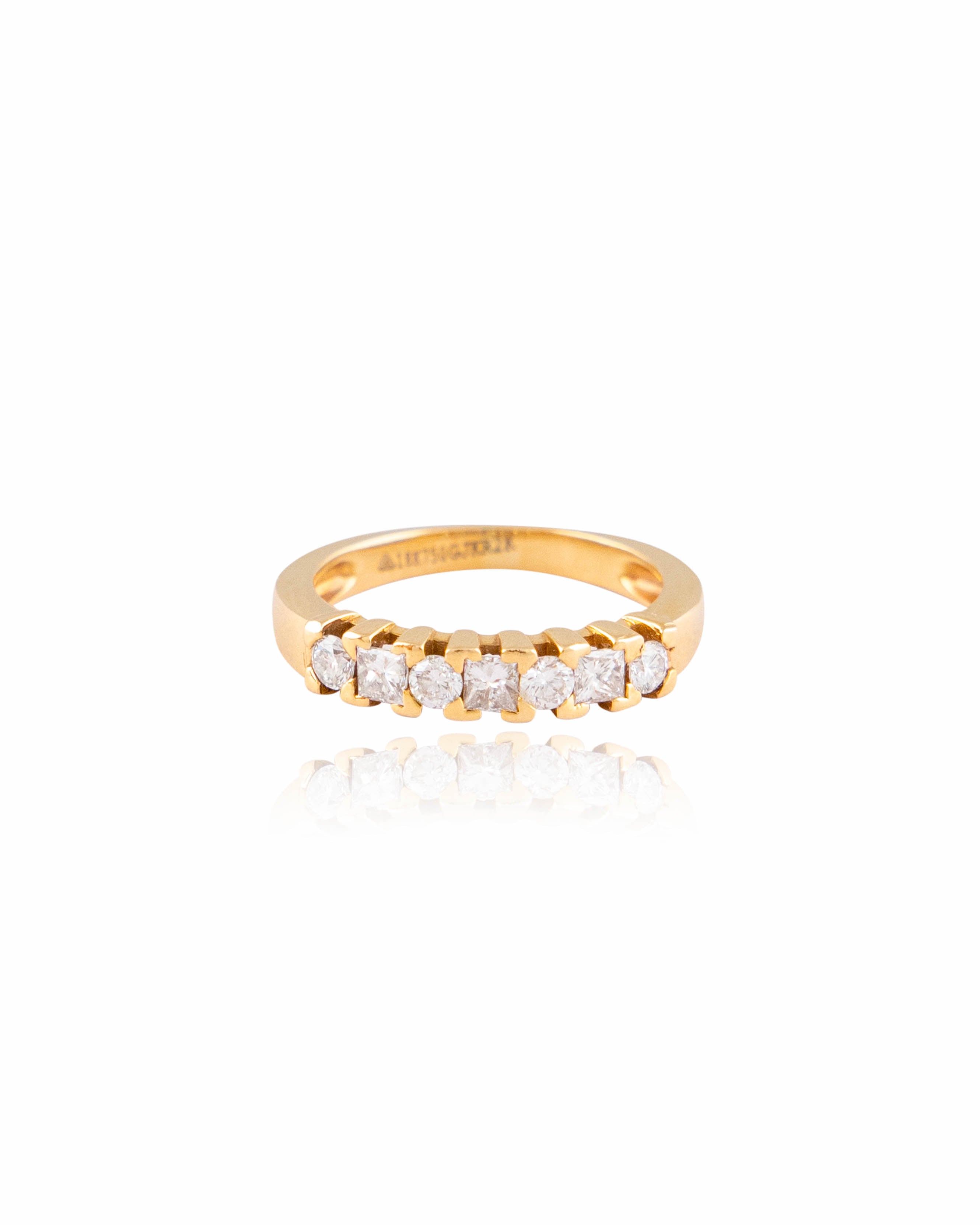 18kt gold ring for women with natural diamond 