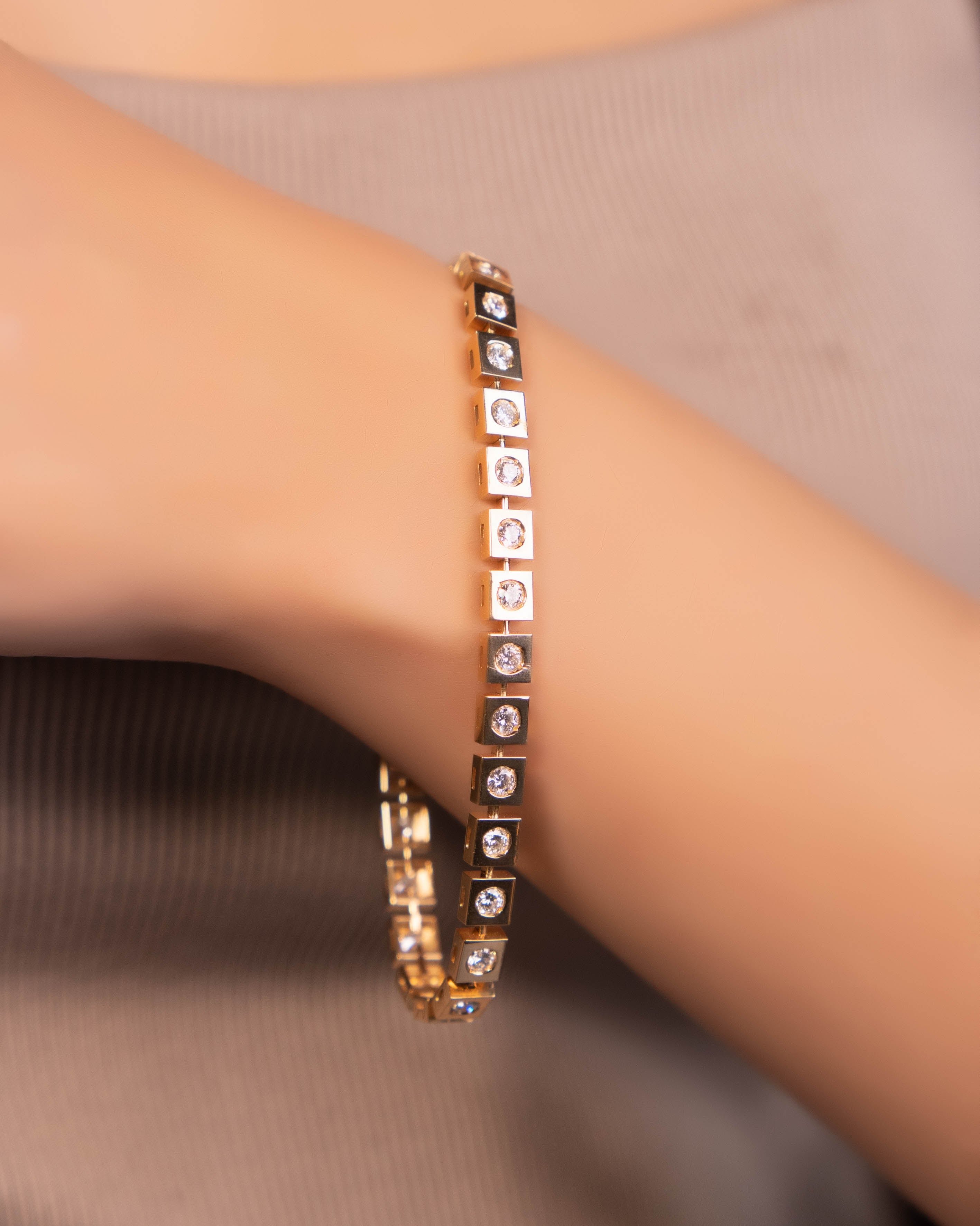 Extensible - 5.5 Carat Round Diamond Stretch Tennis Bracelet - 18K Yel –  Robinson's Jewelers
