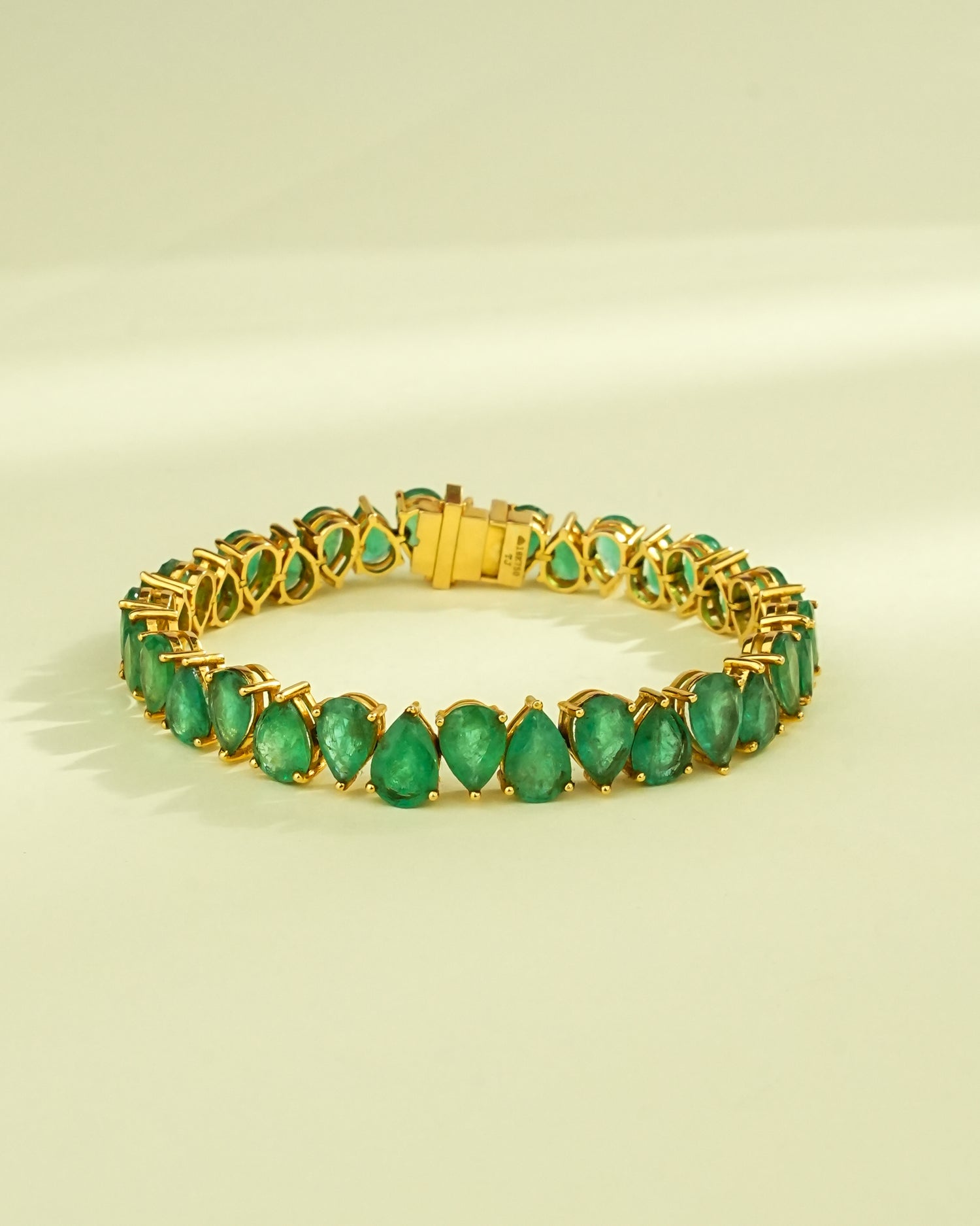 Raksha Emerald Loose Bracelet