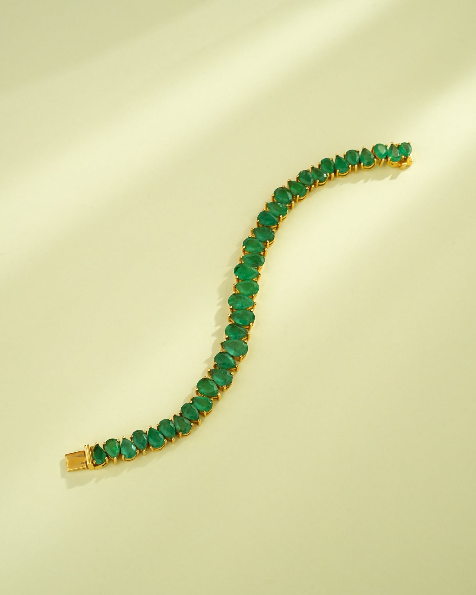 Raksha Emerald Loose Bracelet