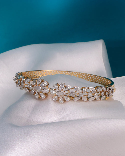 Hallie Diamond Bangle