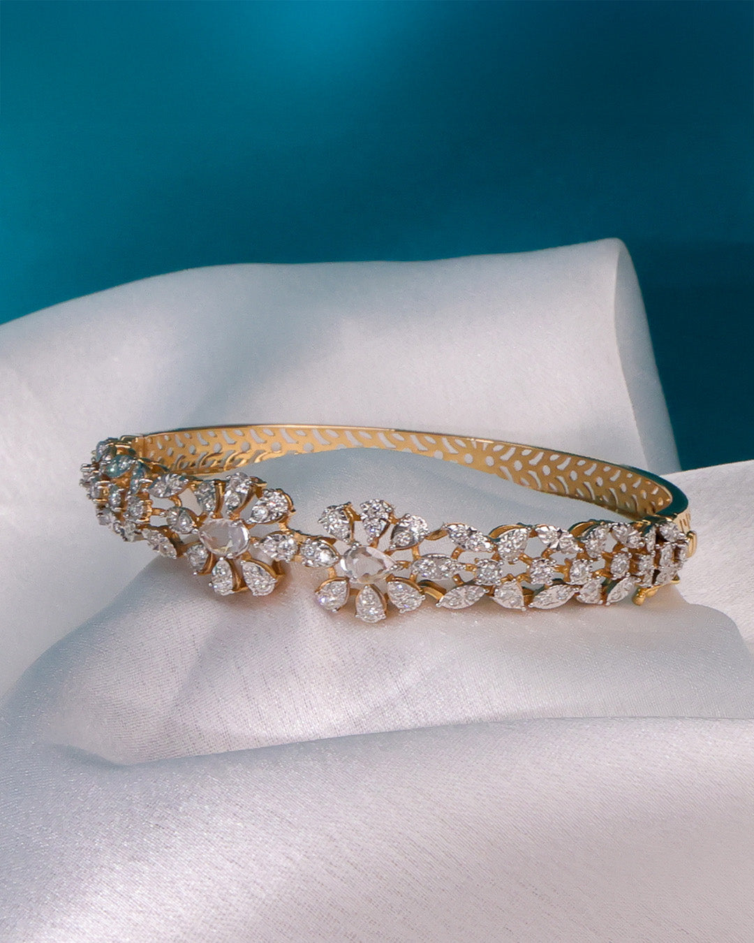 Hallie Diamond Bangle