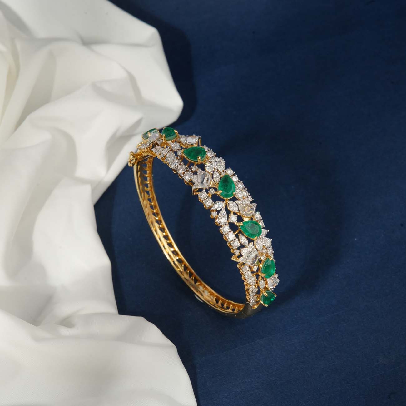 Savarna Diamond Bangle