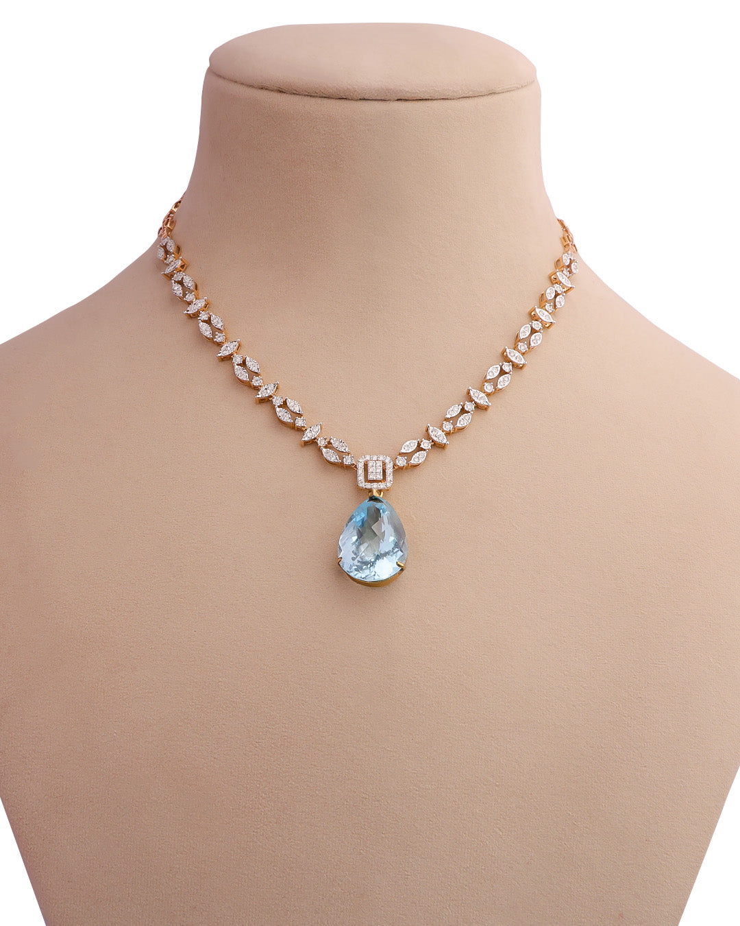 Maheep Kapoor - Diamond Necklace