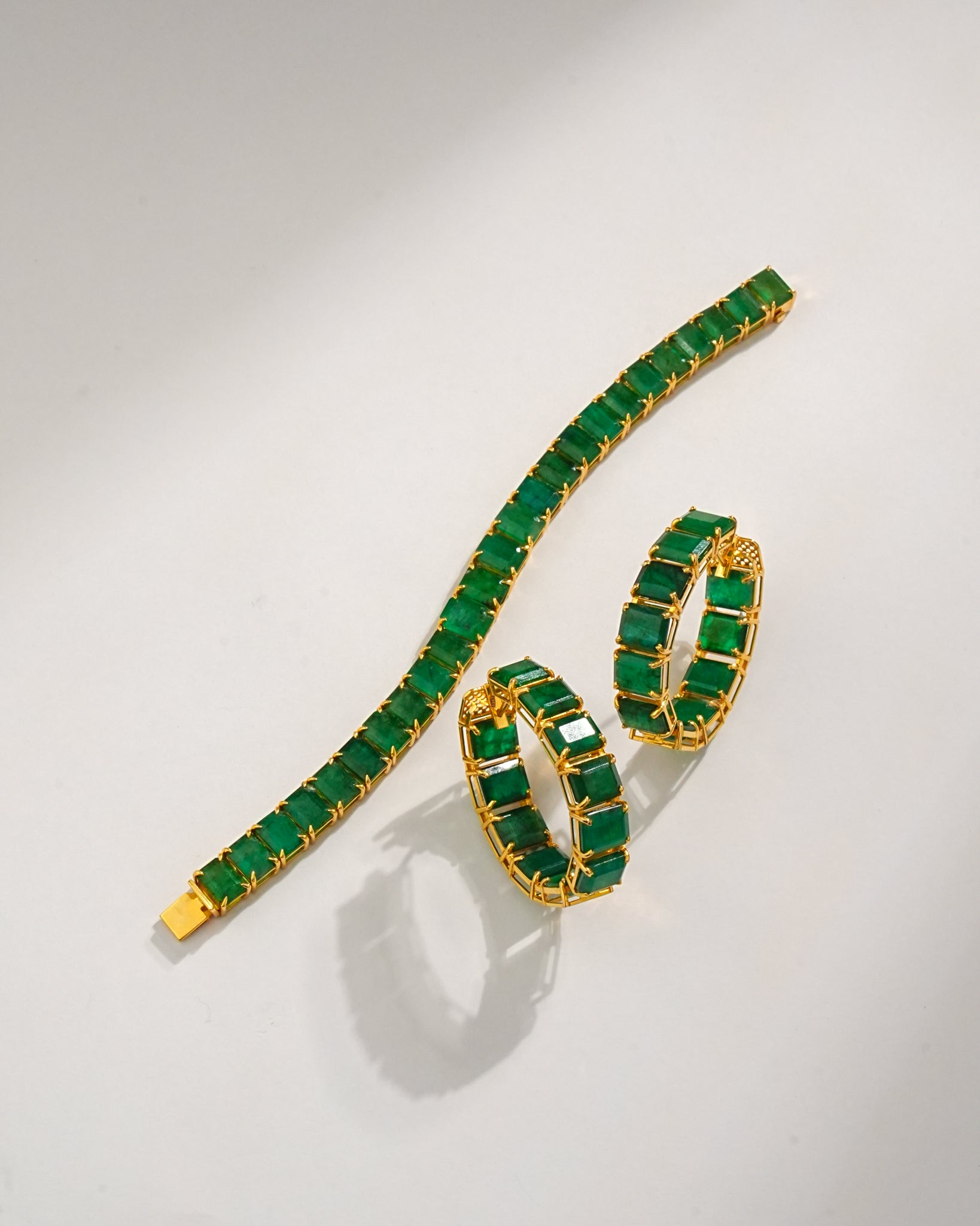 Riddhi Loose Bracelet And Vinita Hoops Set