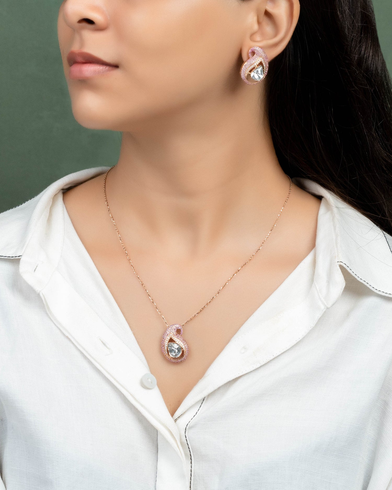 Nimisha Polki And Diamond Pendant