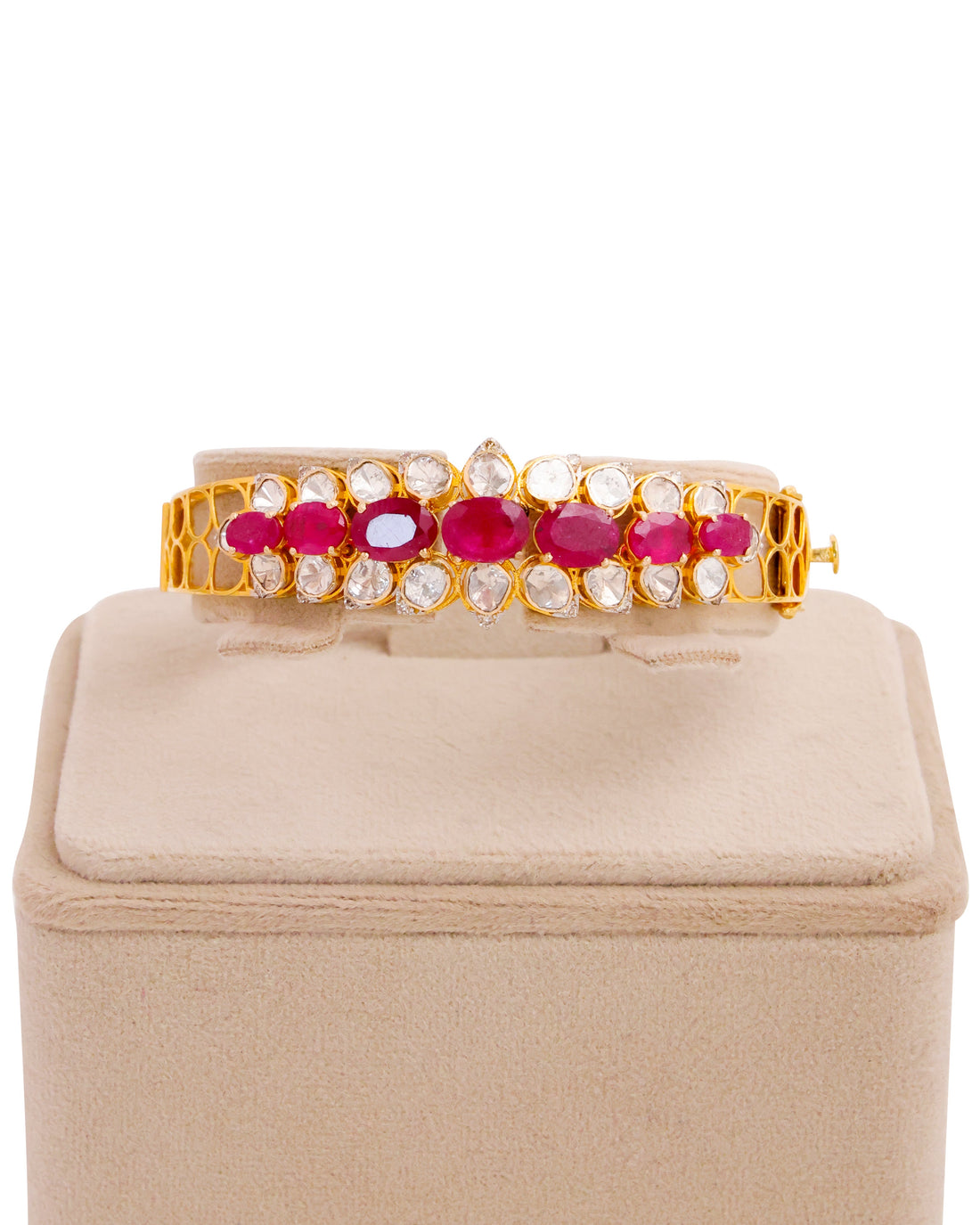 Yashi Polki And Diamond Bangle