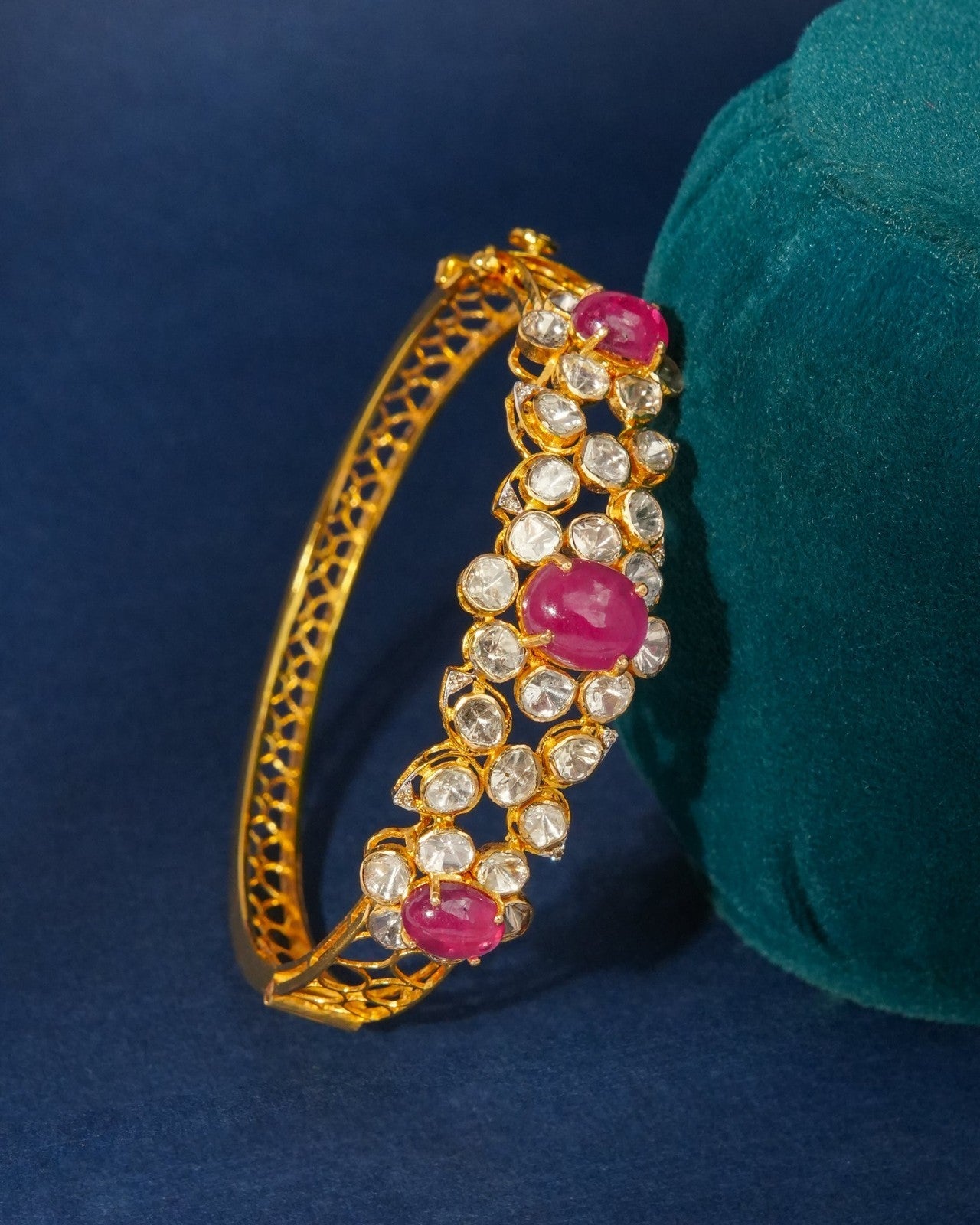 Aabha Polki And Diamond Bangle