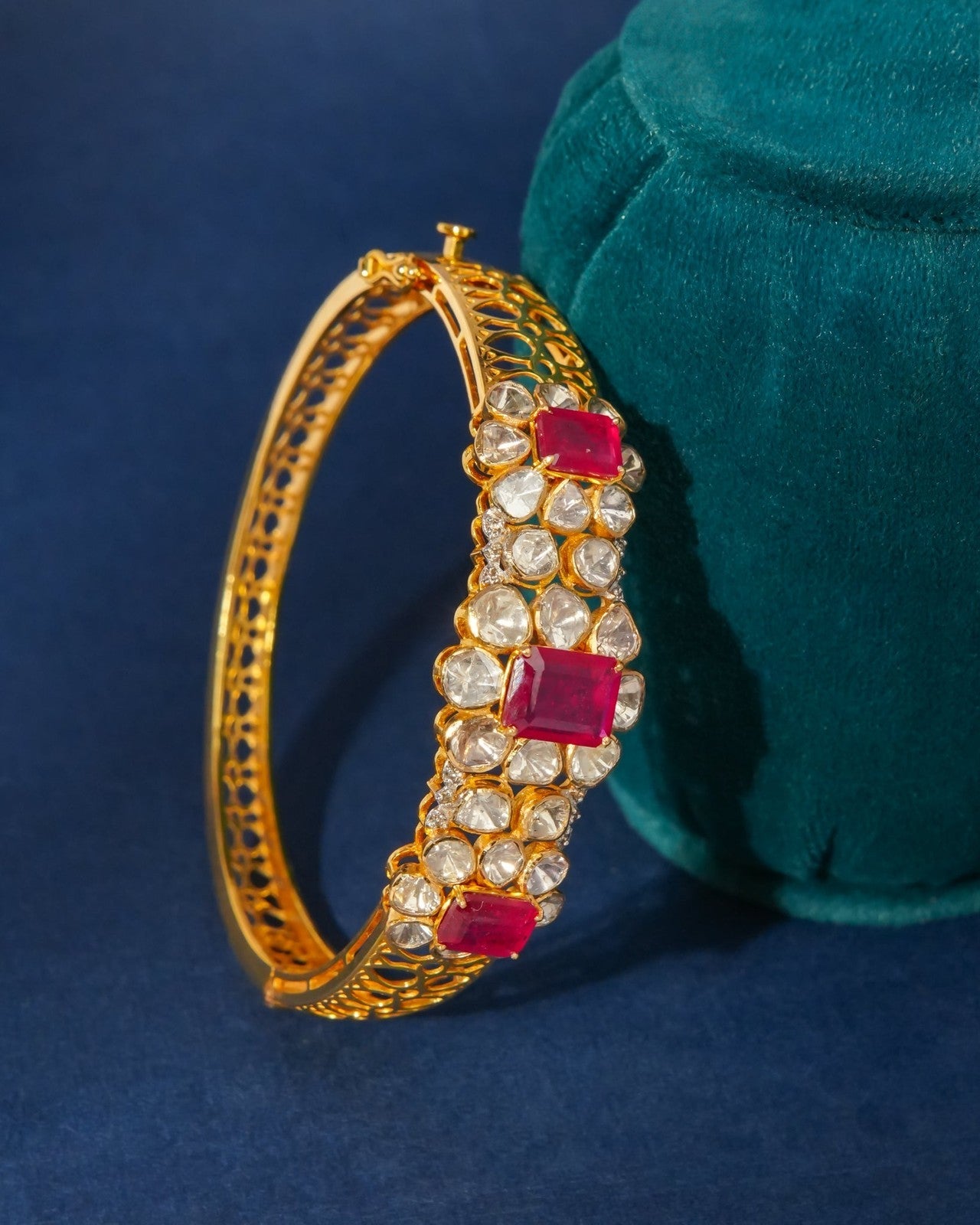 Shatakshi Polki And Diamond Bangle