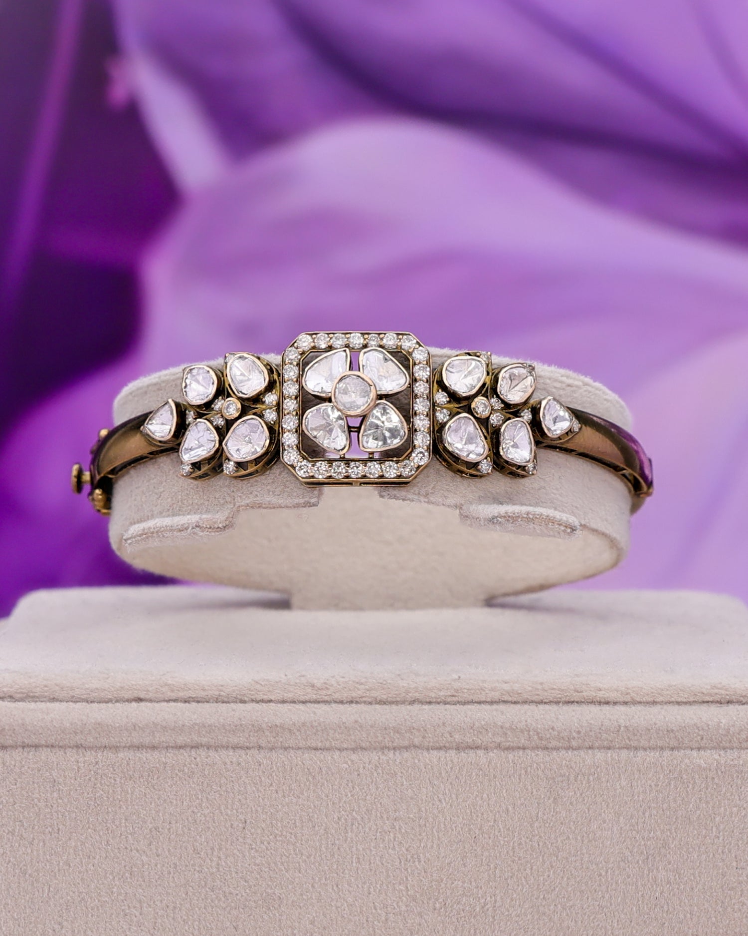 Vardha Polki And Diamond Bangle