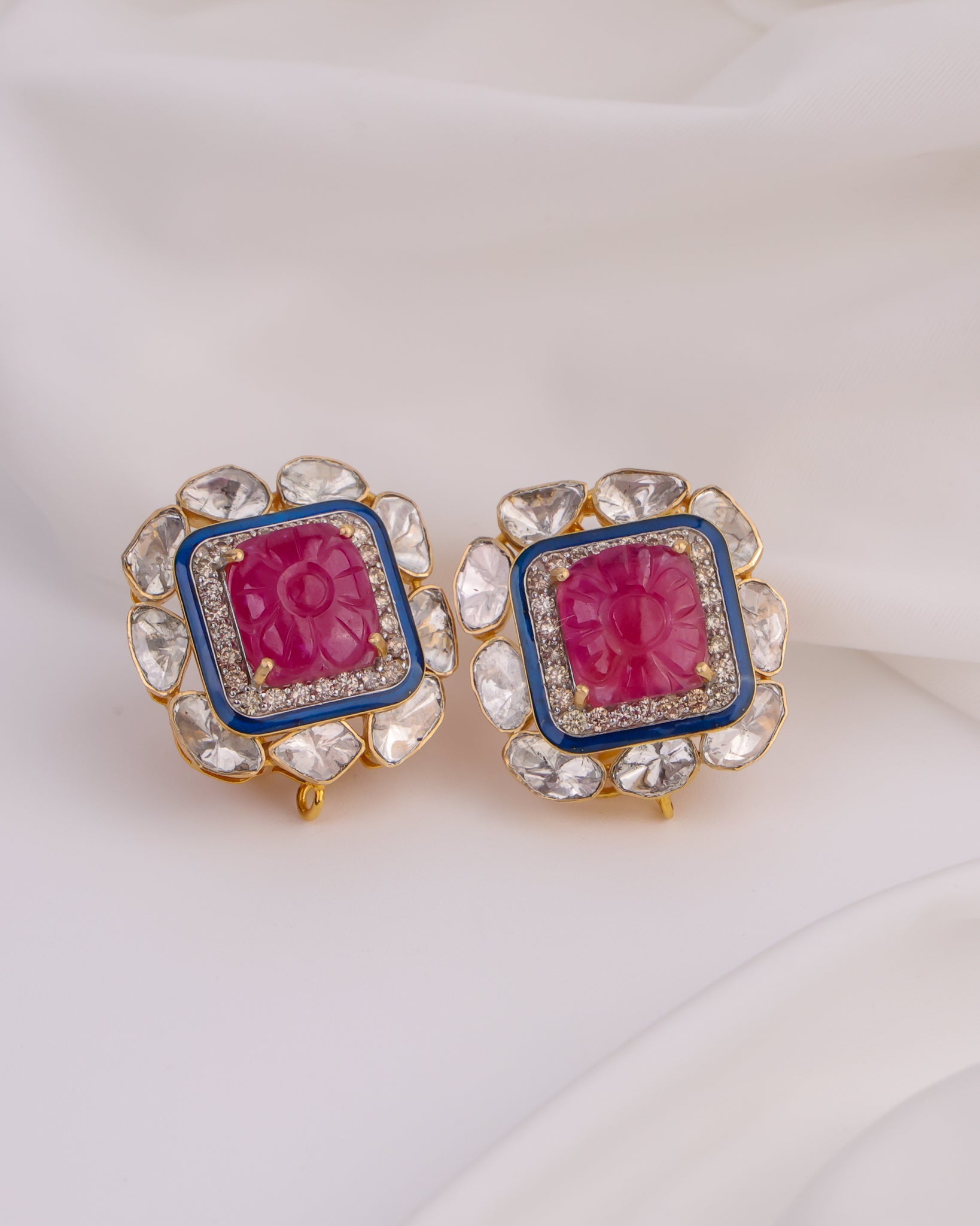 Aaradhiya Polki And Diamond Tops