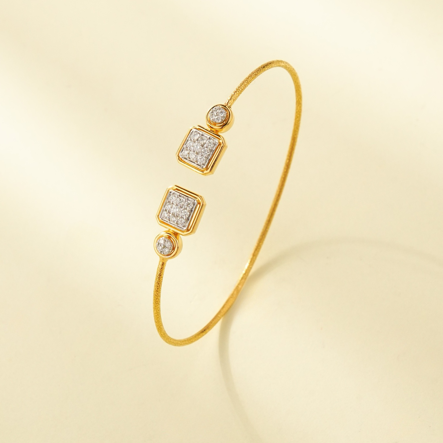 Minimal Bracelets
