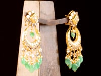 Fotosuratlarda yalangoch, chiroyli, jingalak qizlar Kiev porno portali