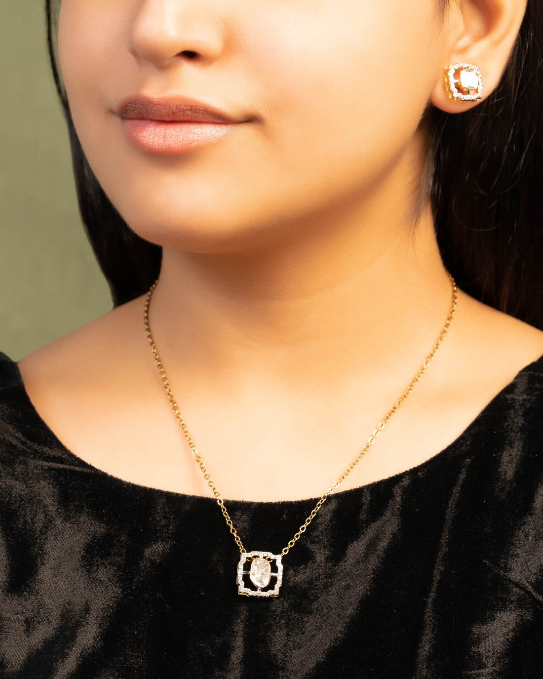 Priyanshi Polki And Diamond Pendant