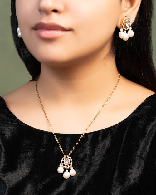 Pariniti Pendant And Ojasvi Tops Polki And Diamond Set
