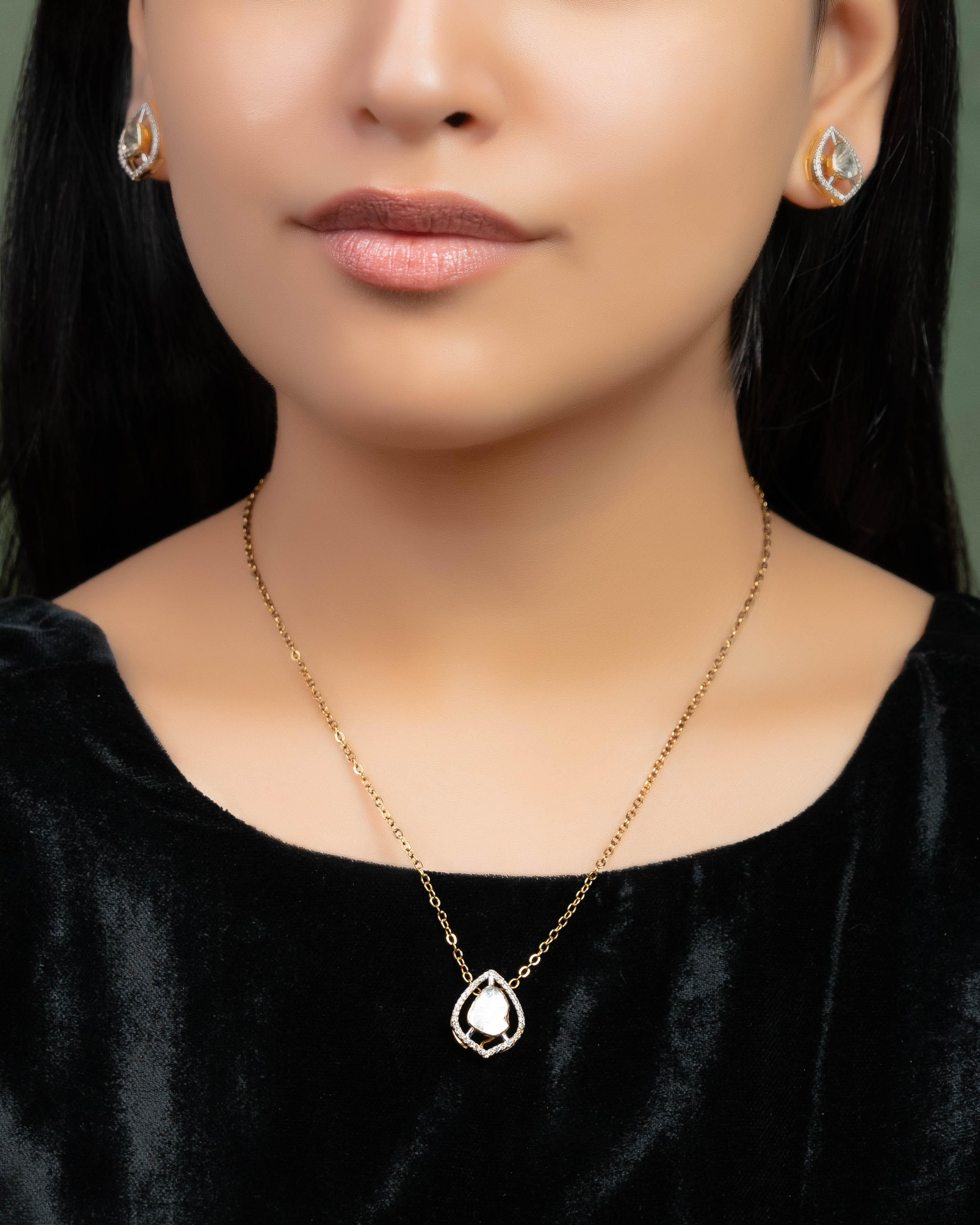 Jessica Polki And Diamond Pendant