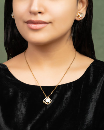 Reena Polki And Diamond Pendant