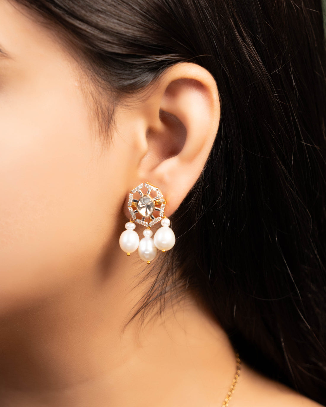 Pariniti Pendant And Ojasvi Tops Polki And Diamond Set