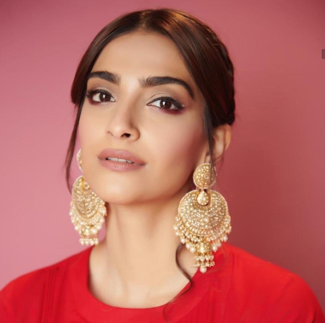 Khadija Polki Chandbalis wore by Sonam Kapoor