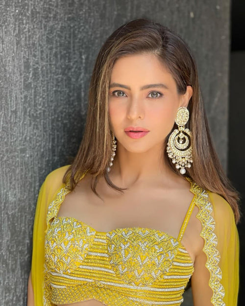 Isla Polki Chandbalis wore by Aamna Sharif